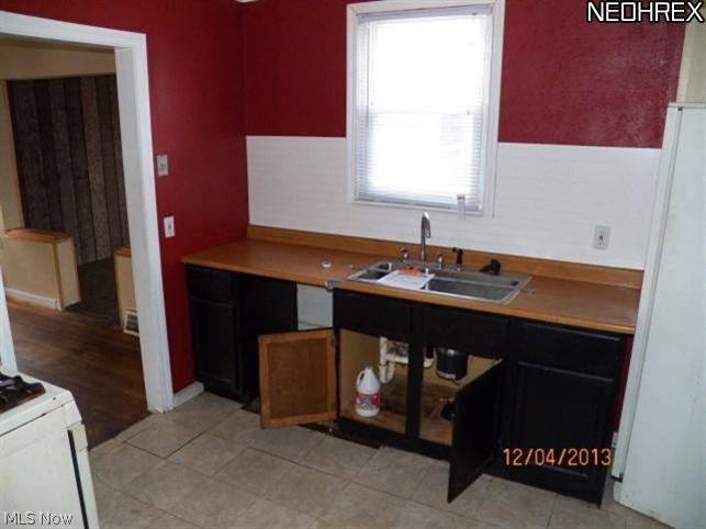 3829 Northwood Road Cleveland, OH 44118 - Photo 5 of 15