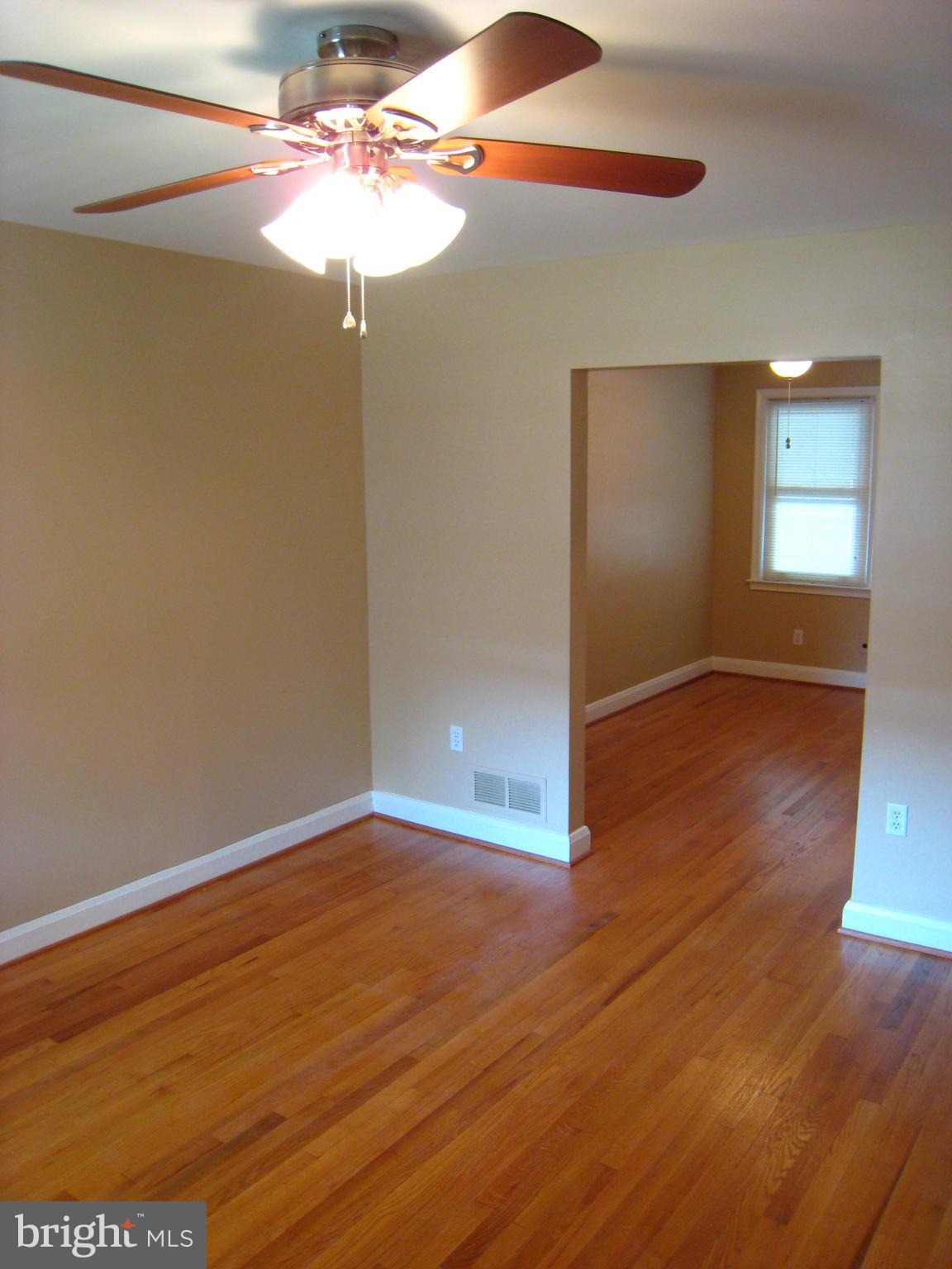 119 Riverthorn Road Middle River, MD 21220 - Photo 2 of 17 Living Room