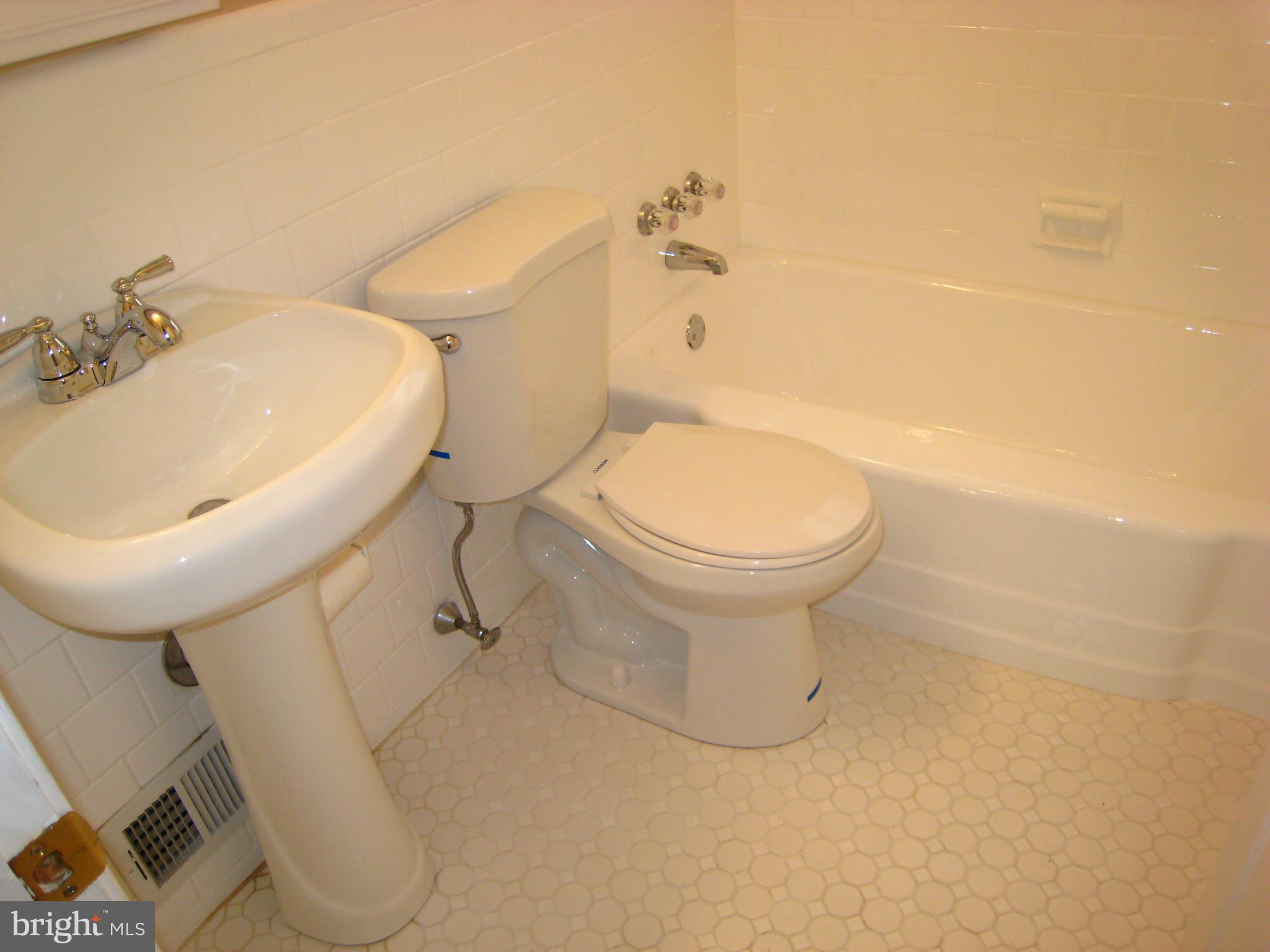 119 Riverthorn Road Middle River, MD 21220 - Photo 12 of 17 Bath
