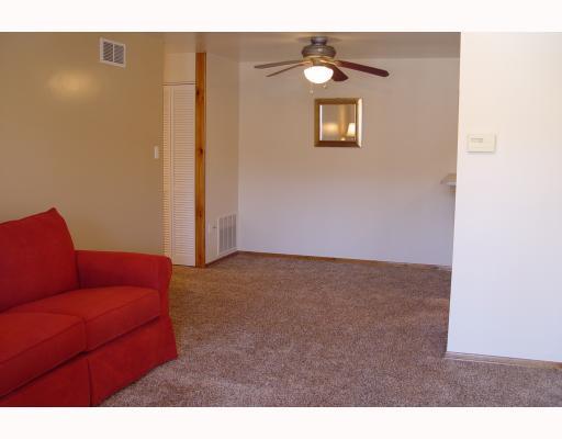 1005 Kenzie Road, Unit 1005 Pittsburgh, PA 15205 - Photo 9 of 18 Living Room.