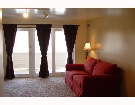 1005 Kenzie Road, Unit 1005 Pittsburgh, PA 15205 - Photo 10 of 18 Living Room.