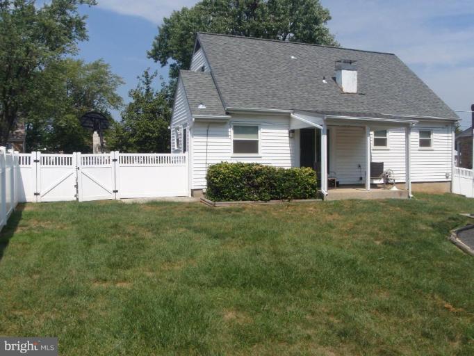 6107 Moorefield Road Catonsville, MD 21228 - Photo 4 of 19 Exterior (Rear)