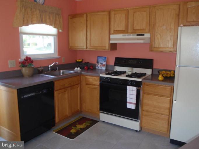 6107 Moorefield Road Catonsville, MD 21228 - Photo 9 of 19 Kitchen
