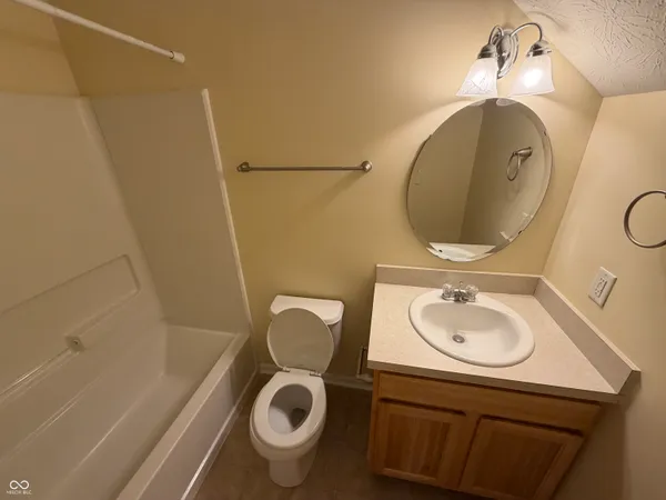 $2,500 | 2516 North College Avenue, Indianapolis, IN 46205