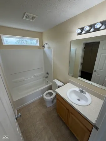 $2,500 | 2516 North College Avenue, Indianapolis, IN 46205