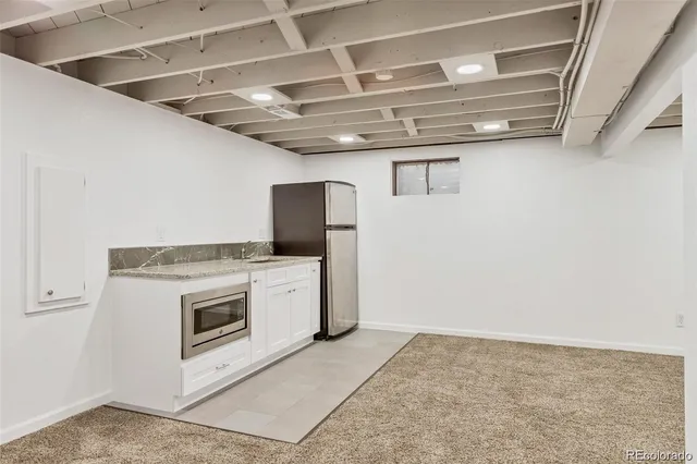 a view of utility room