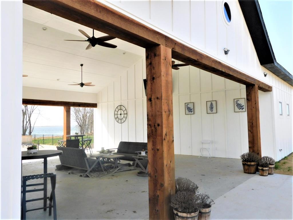 6454 Peninsula Road Kerens, TX 75144 - Photo 28 of 40 a living room with furniture