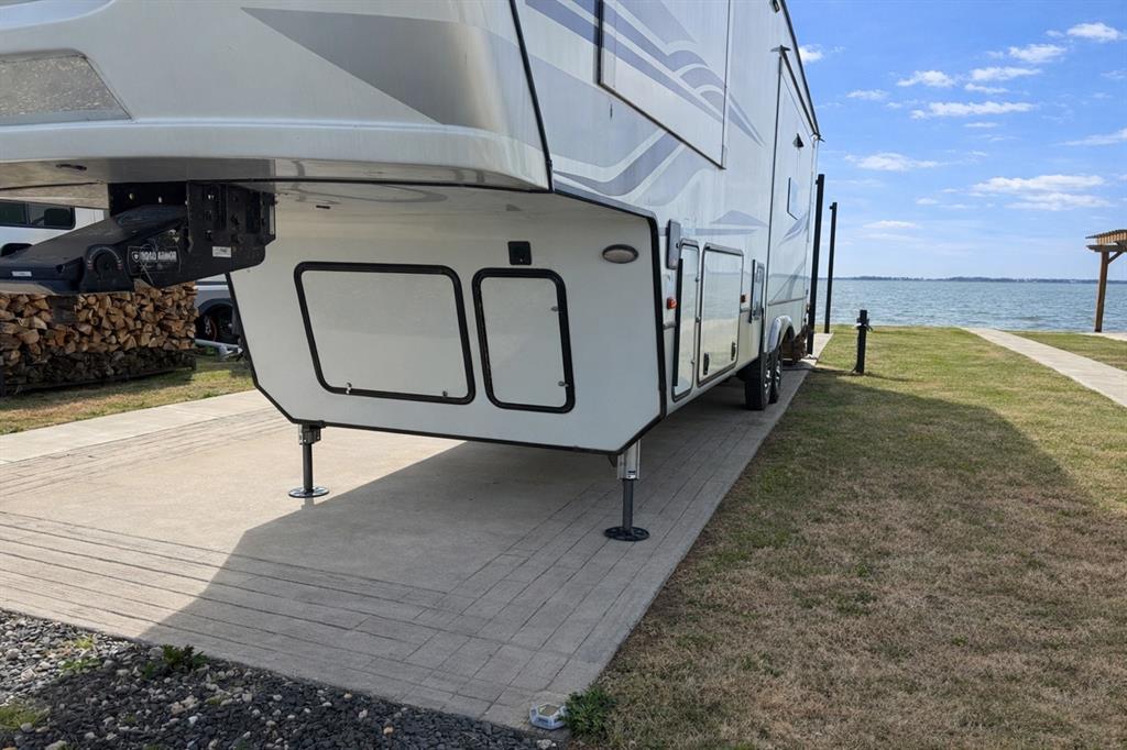 6454 Peninsula Road Kerens, TX 75144 - Photo 8 of 40 a view of entryway