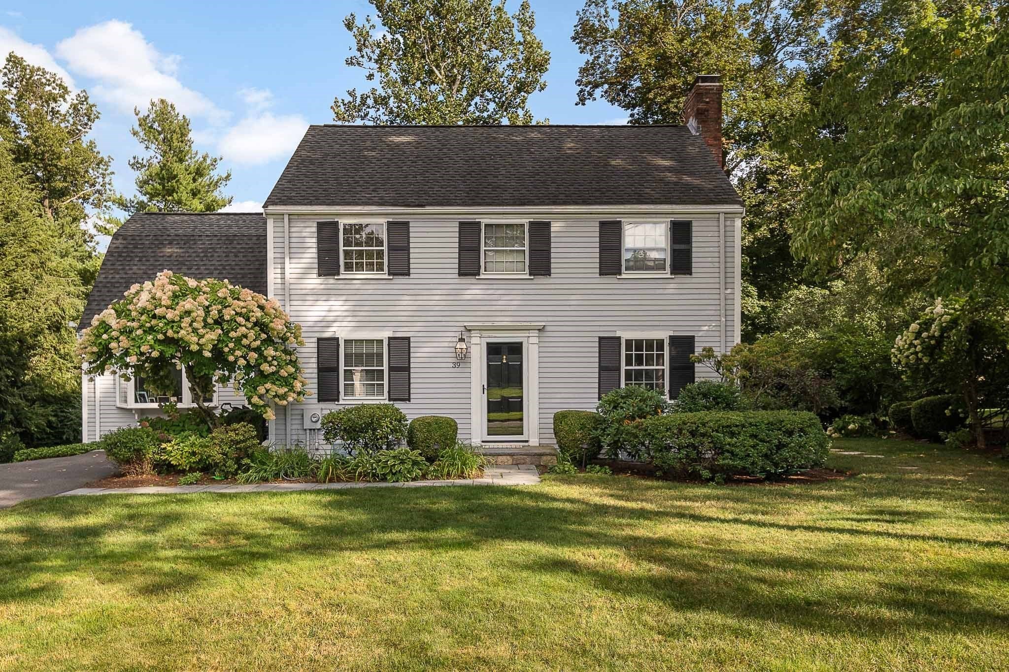 39 River Glen Road Wellesley, MA 02481 - Photo 1 of 34 Gallery Image 1