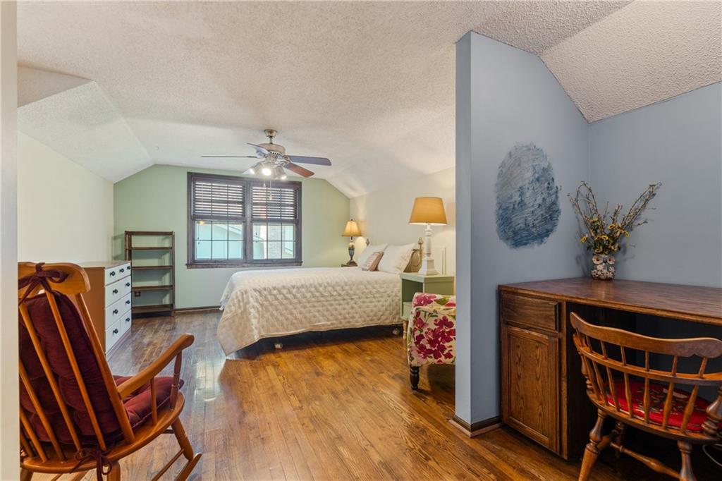11524 Rosehill Road Overland Park, KS 66210 - Photo 21 of 32
