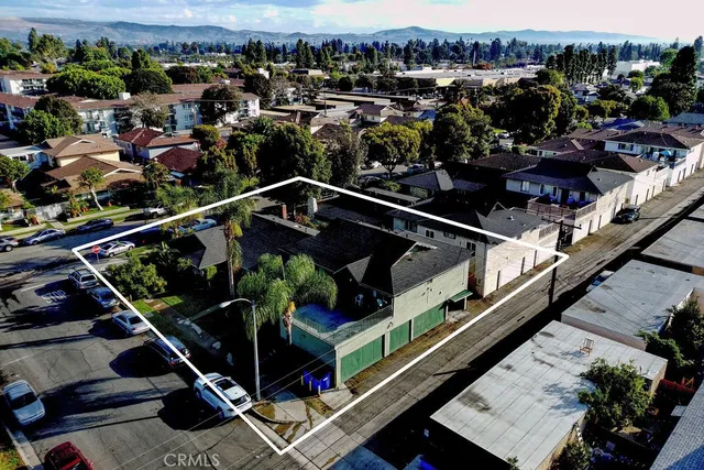 an outdoor view of the house