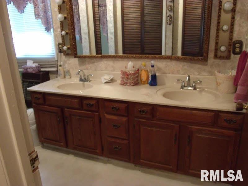 708 Grayson Road Eldorado, IL 62930 - Photo 15 of 19 Gallery Image 15