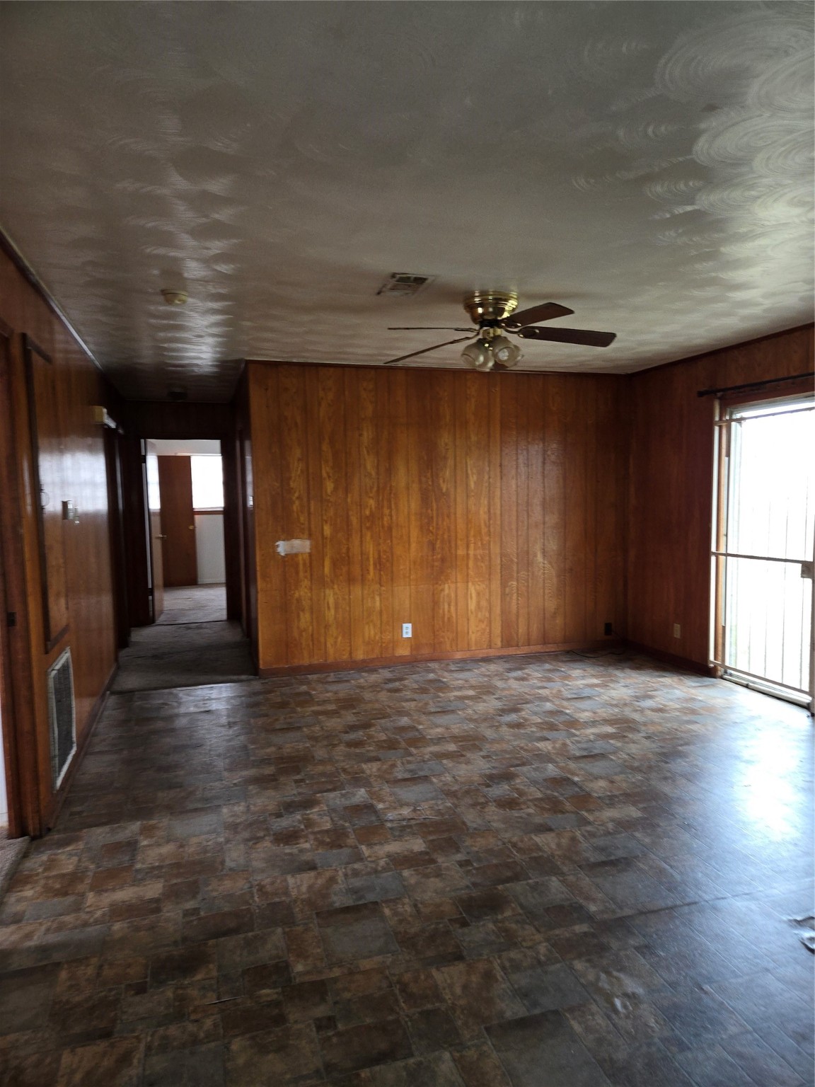 2870 Sarah Street Beaumont, TX 77705 - Photo 2 of 7 an empty room with windows and closet