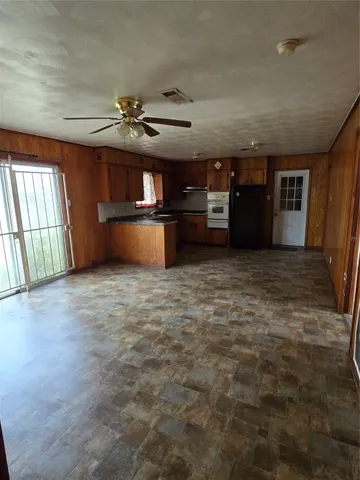 $1,350 | 2870 Sarah Street, Beaumont, TX 77705