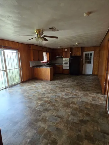 $1,300 | 2870 Sarah Street, Beaumont, TX 77705