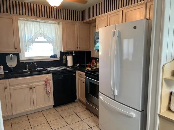 $220,000 | 208 North Shore Drive, Brady, TX 76825