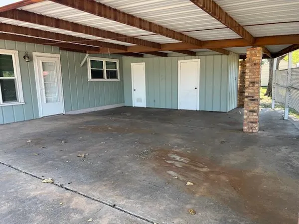 $220,000 | 208 North Shore Drive, Brady, TX 76825
