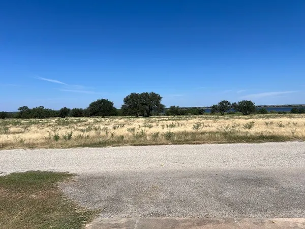 $220,000 | 208 North Shore Drive, Brady, TX 76825