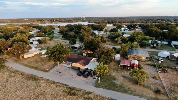 $220,000 | 208 North Shore Drive, Brady, TX 76825