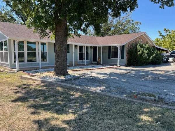 $220,000 | 208 North Shore Drive, Brady, TX 76825