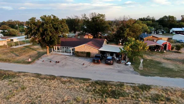 $220,000 | 208 North Shore Drive, Brady, TX 76825