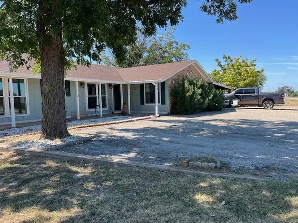 $220,000 | 208 North Shore Drive, Brady, TX 76825