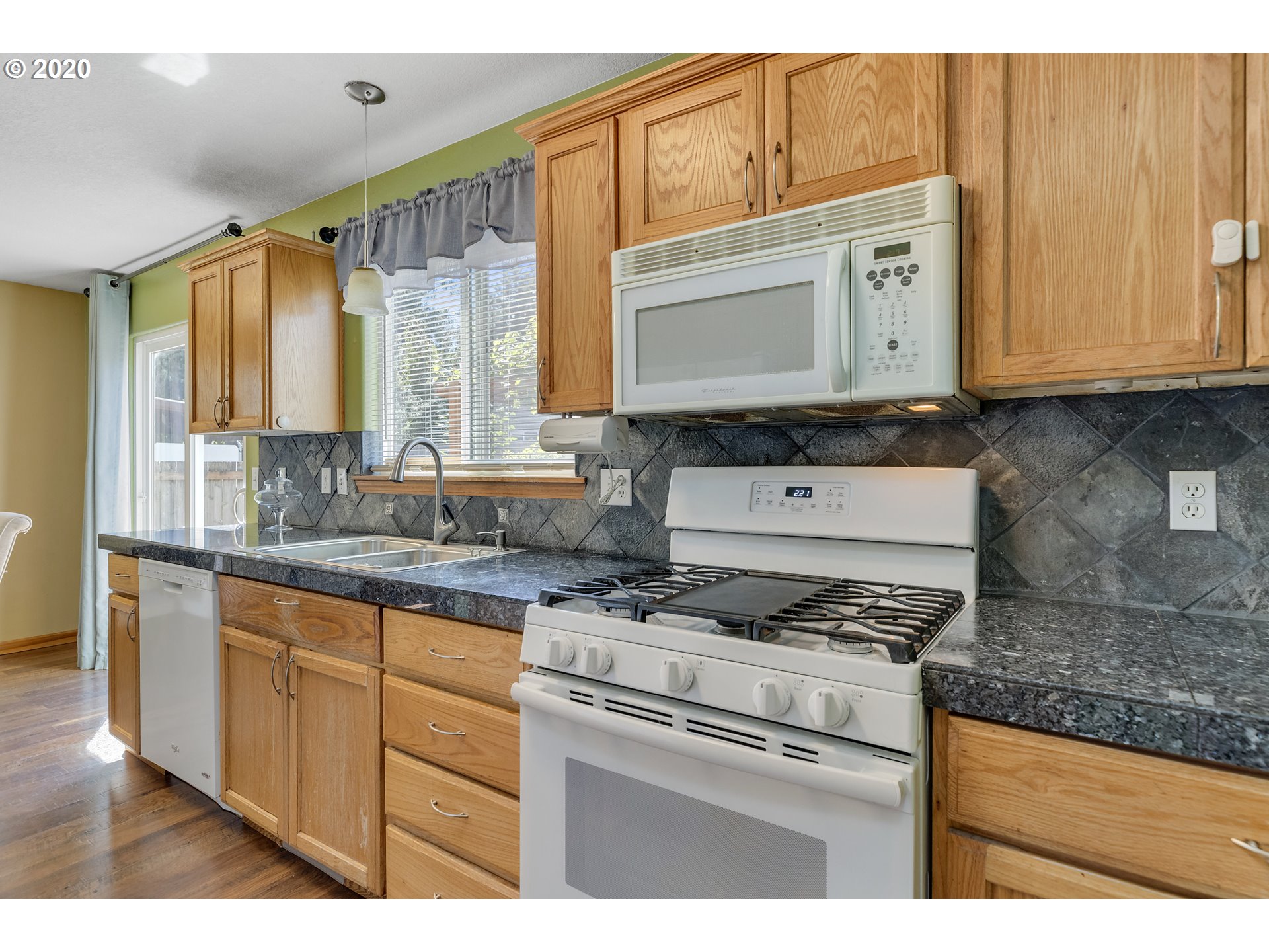 1131 Southwest Ivory Loop Gresham, OR 97080 - Photo 10 of 29
