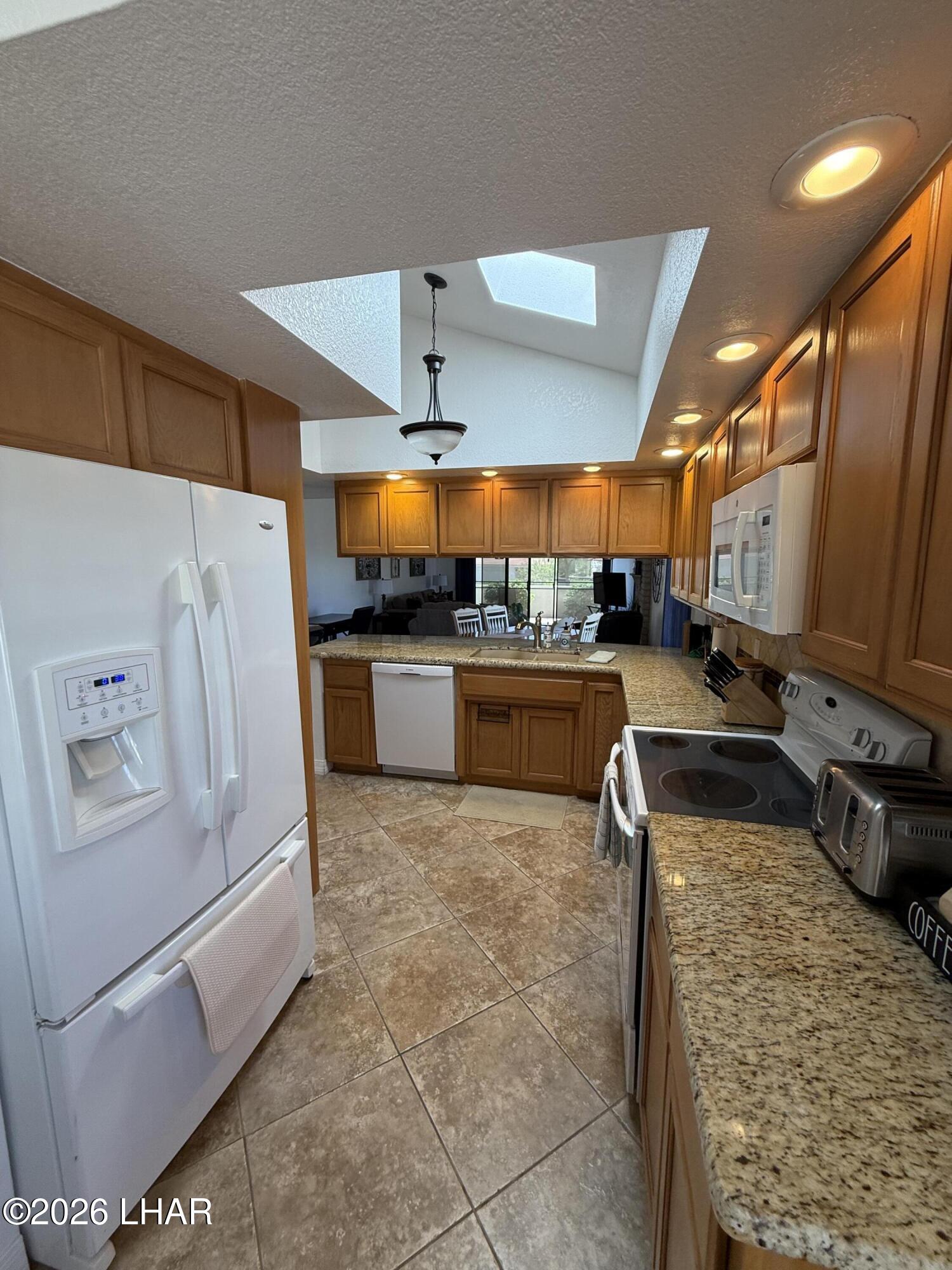 375 London Bridge Road, Unit 35 Lake Havasu City, AZ 86403 - Photo 15 of 43 KITCHEN