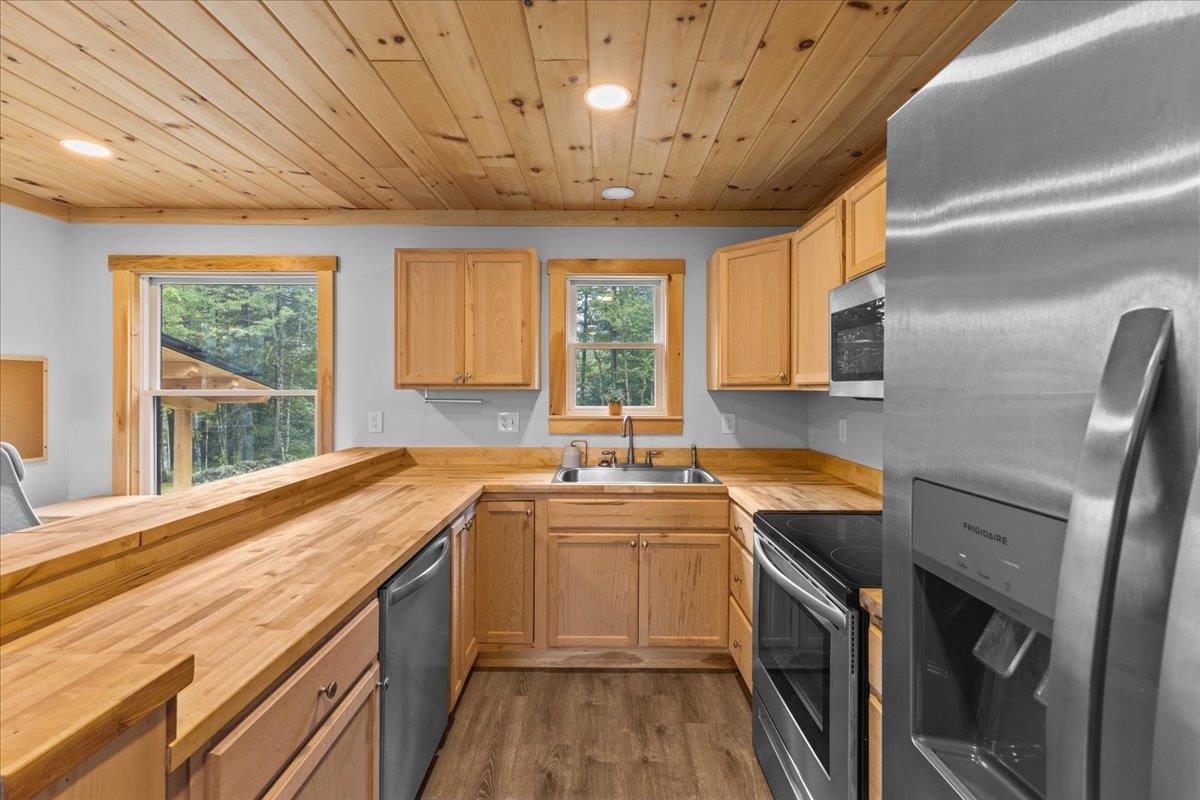 249 Old Schoolhouse Road Eden, VT 05653 - Photo 6 of 29