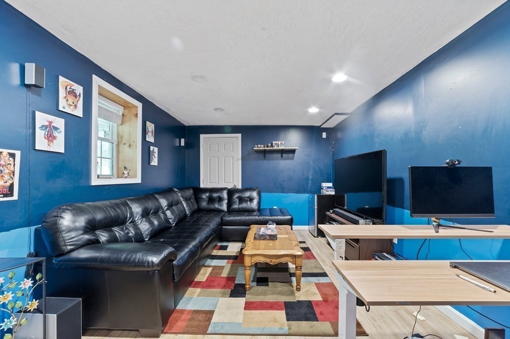 83 Autumn Road Dracut, MA 01826 - Photo 21 of 24