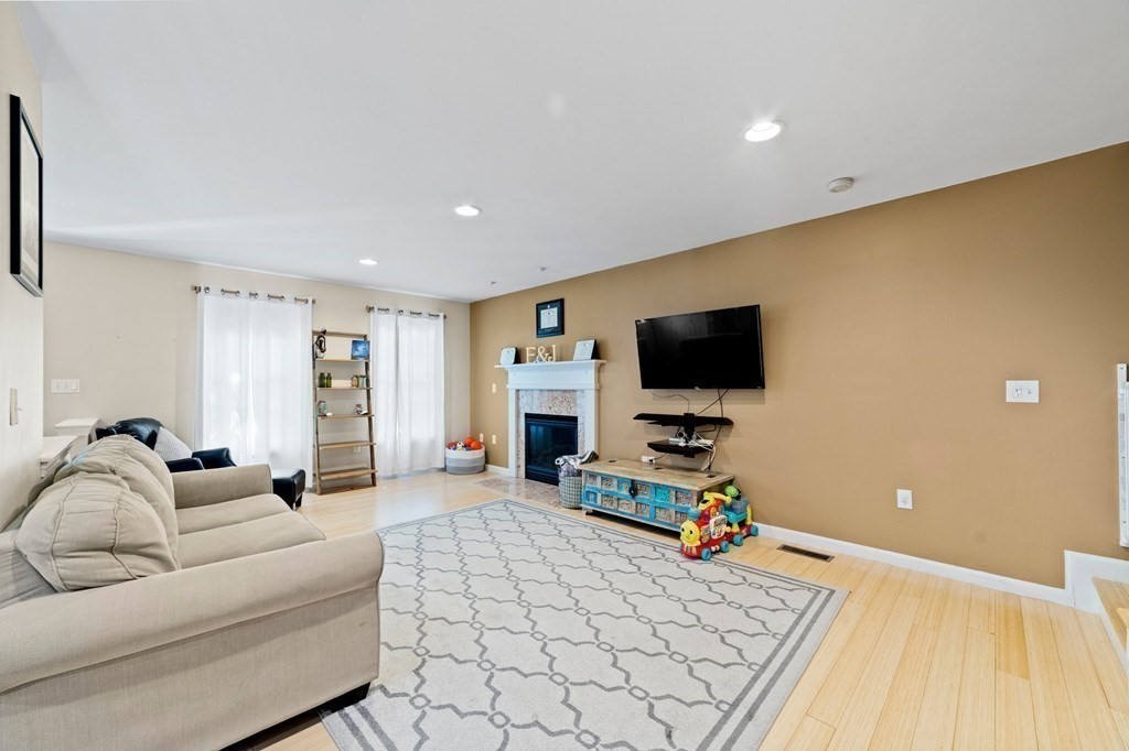 83 Autumn Road Dracut, MA 01826 - Photo 4 of 24