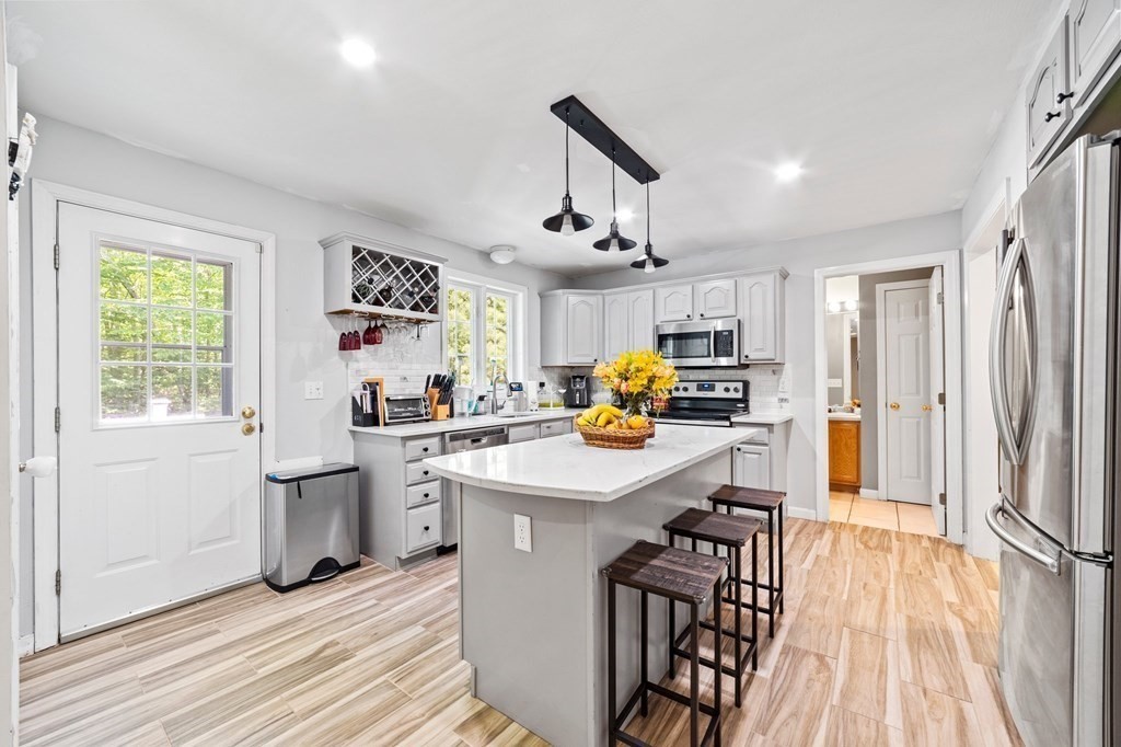 83 Autumn Road Dracut, MA 01826 - Photo 7 of 24