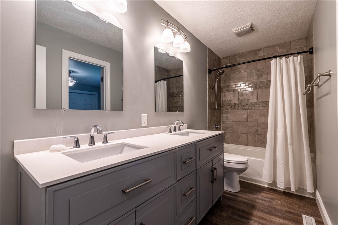 4023 East Greenhill Road Decatur, IL 62521 - Photo 12 of 28 Gallery Image 12