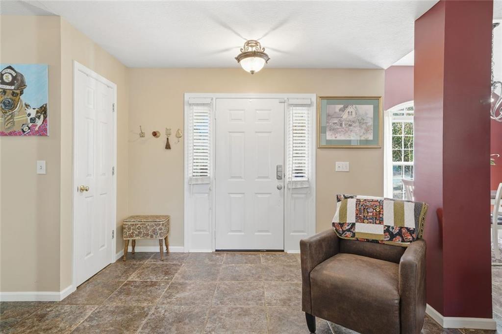 137 Orchard Way Southeast Calhoun, GA 30701 - Photo 4 of 37 a living room with furniture and a window