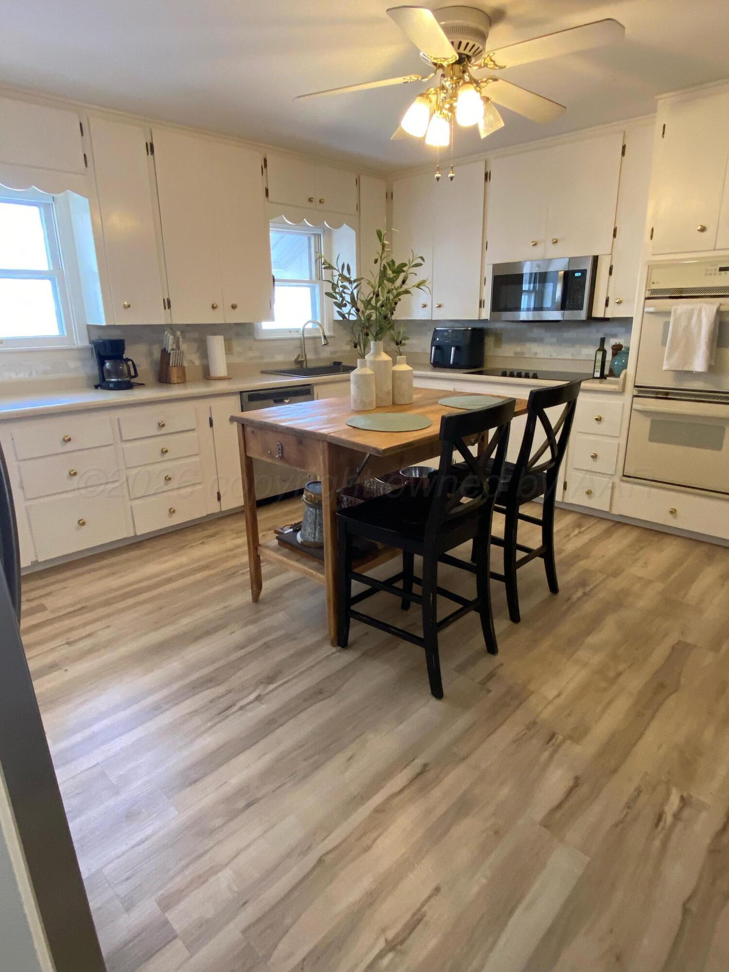 102 Tech Street Borger, TX 79007 - Photo 4 of 29 IMG_1548