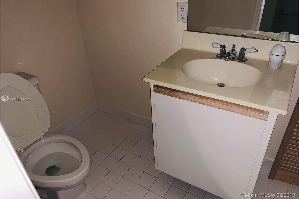 540 Brickell Key Drive, Unit 214 Miami, FL 33131 - Photo 4 of 6