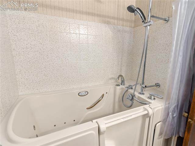5258 Willowbrook Road Colorado Springs, CO 80917 - Photo 27 of 35 Bathroom with a combined bath / shower with jetted tub