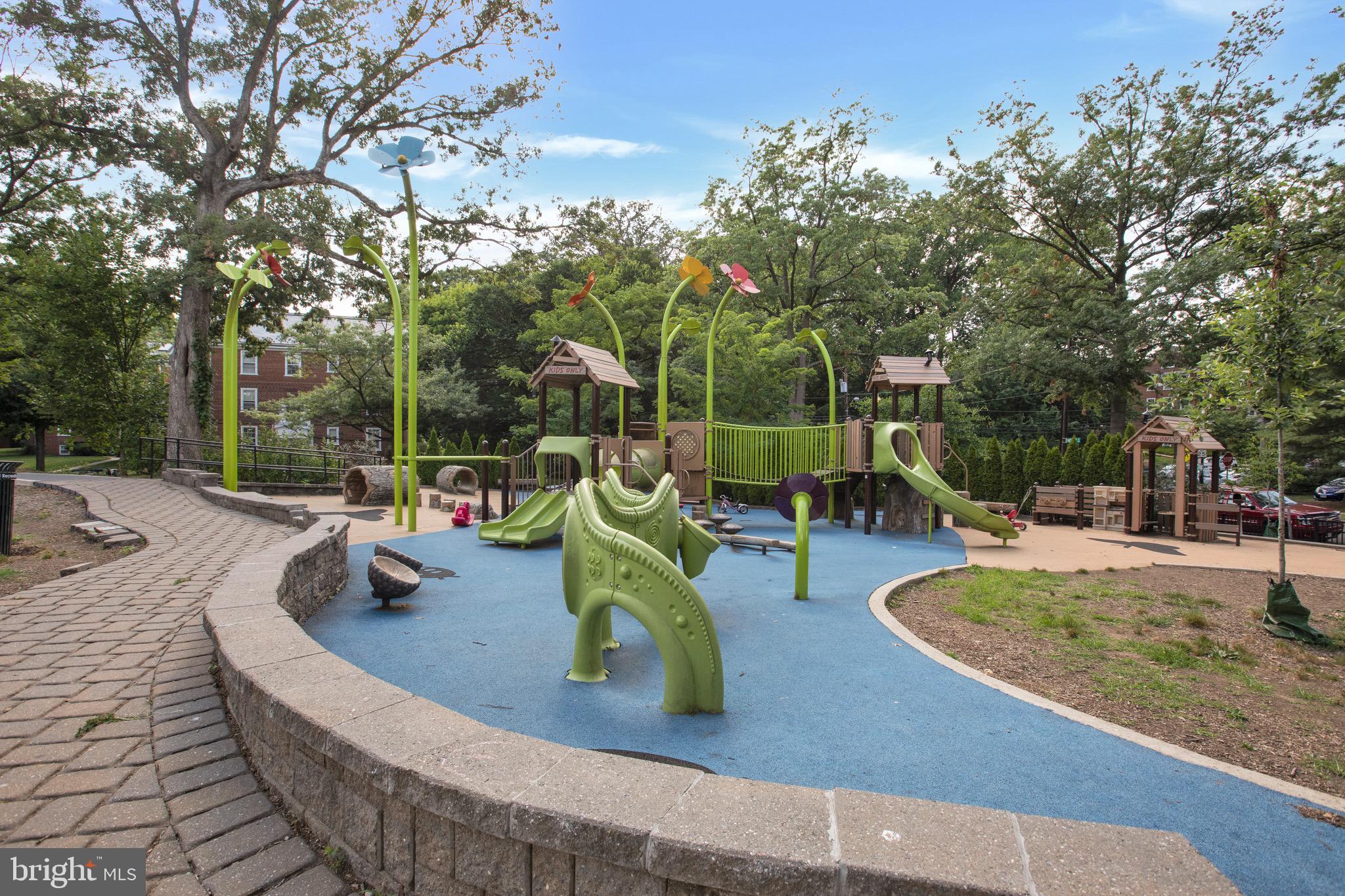 3891 Porter Street Northwest, Unit A301 Washington, DC 20016 - Photo 25 of 32