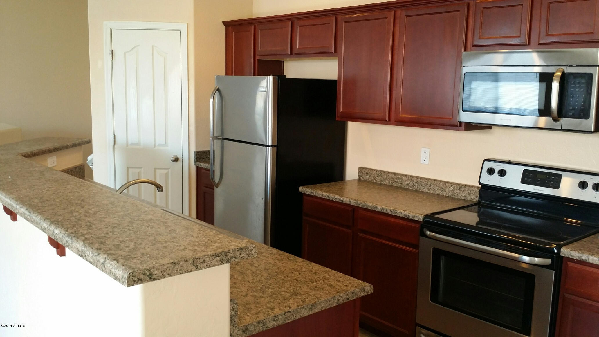 8105 West Groom Creek Road Phoenix, AZ 85043 - Photo 3 of 18 20140527_135820_resized
