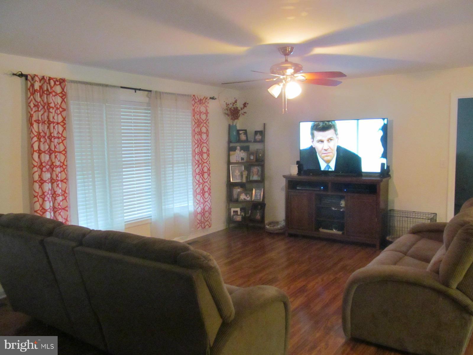 11434 Shane Circle Ridgely, MD 21660 - Photo 4 of 21 Living Room