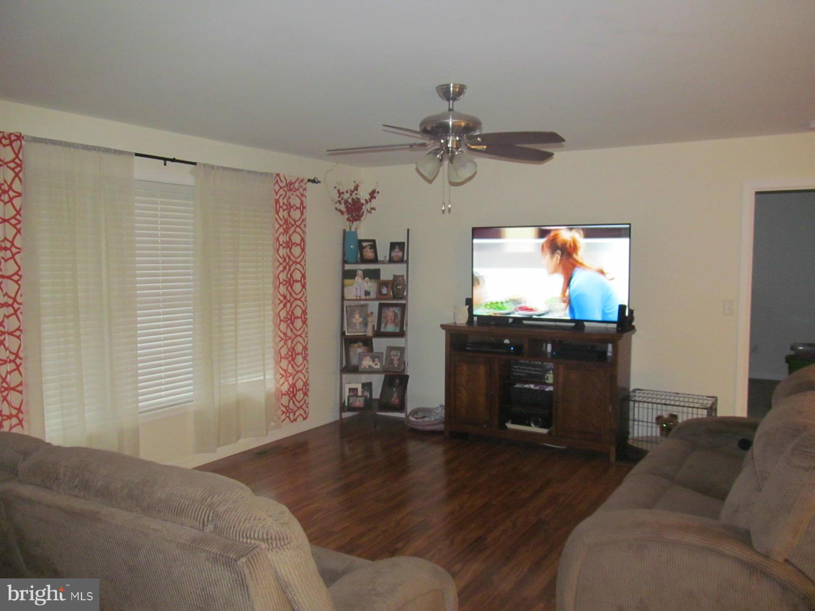 11434 Shane Circle Ridgely, MD 21660 - Photo 5 of 21 Living Room
