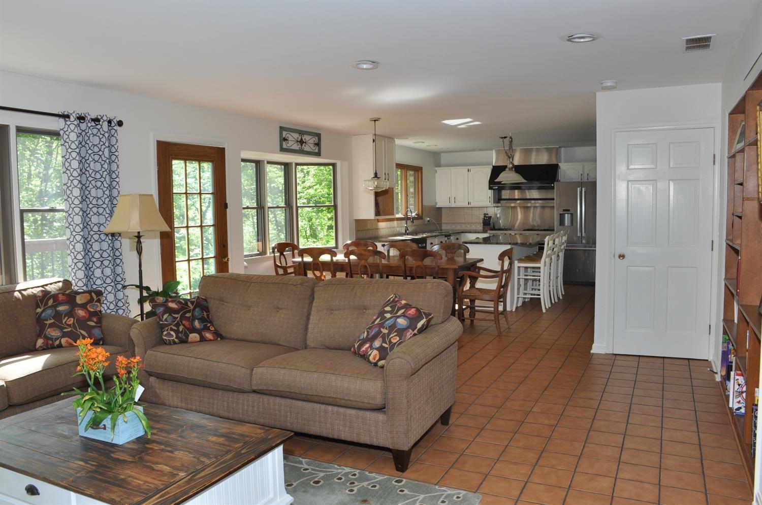 6614 Hayes Road Cincinnati, OH 45248 - Photo 4 of 23