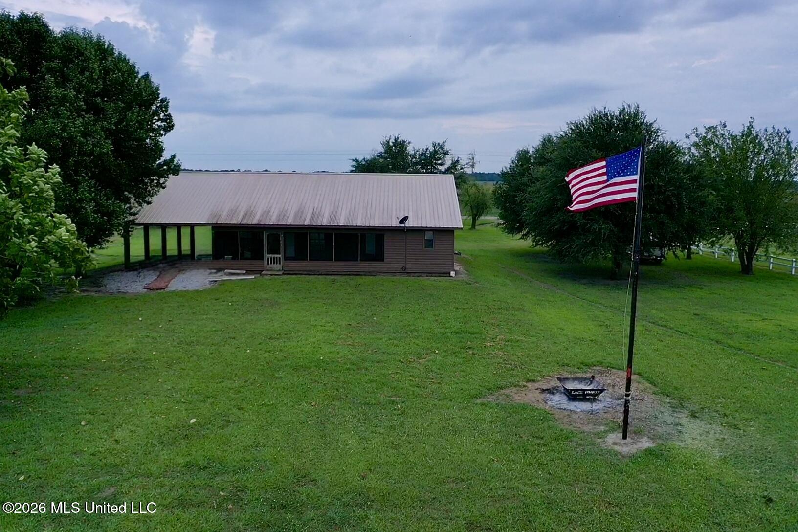3568 Eagle Lake Shore Road Vicksburg, MS 39183 - Photo 14 of 17 screen_307b5319e9cc97cd_1783207888104