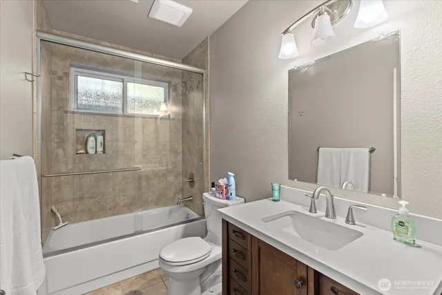 $1,195,000 | 3718 Northeast 189th Place, Lake Forest Park, WA 98155