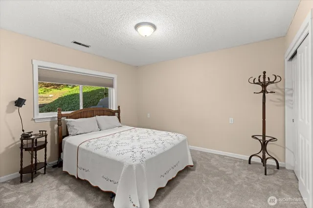 $1,195,000 | 3718 Northeast 189th Place, Lake Forest Park, WA 98155