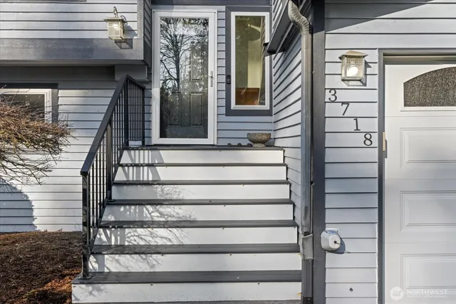 $1,195,000 | 3718 Northeast 189th Place, Lake Forest Park, WA 98155