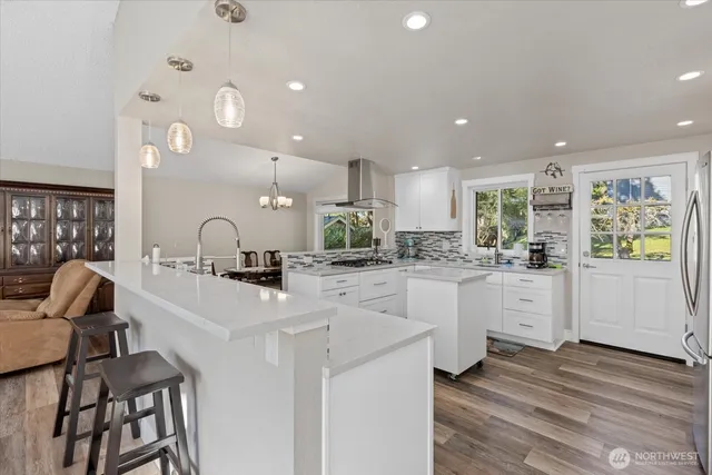 $1,195,000 | 3718 Northeast 189th Place, Lake Forest Park, WA 98155