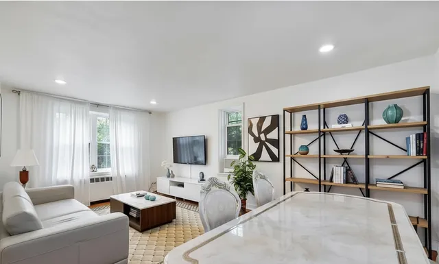 $400,000 | 140-18 Burden Crescent, Unit 611 | Briarwood