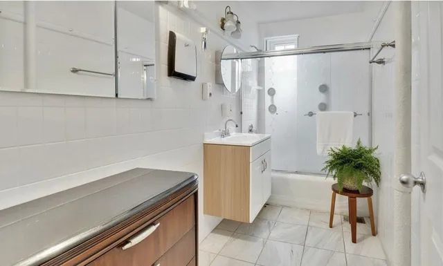 $400,000 | 140-18 Burden Crescent, Unit 611 | Briarwood