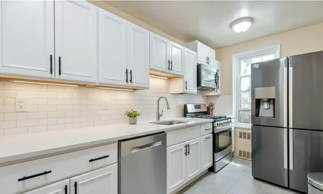 $400,000 | 140-18 Burden Crescent, Unit 611 | Briarwood